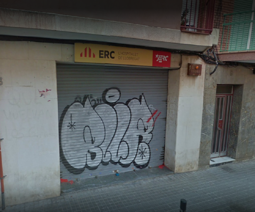 Pinten un símbol nazi a la seu d’ERC l’Hospitalet (i Rufián en fa memòria)