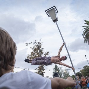 Mercè 2022 Ciutadella activitats farola trapecista nen / Foto: Carlos Baglietto