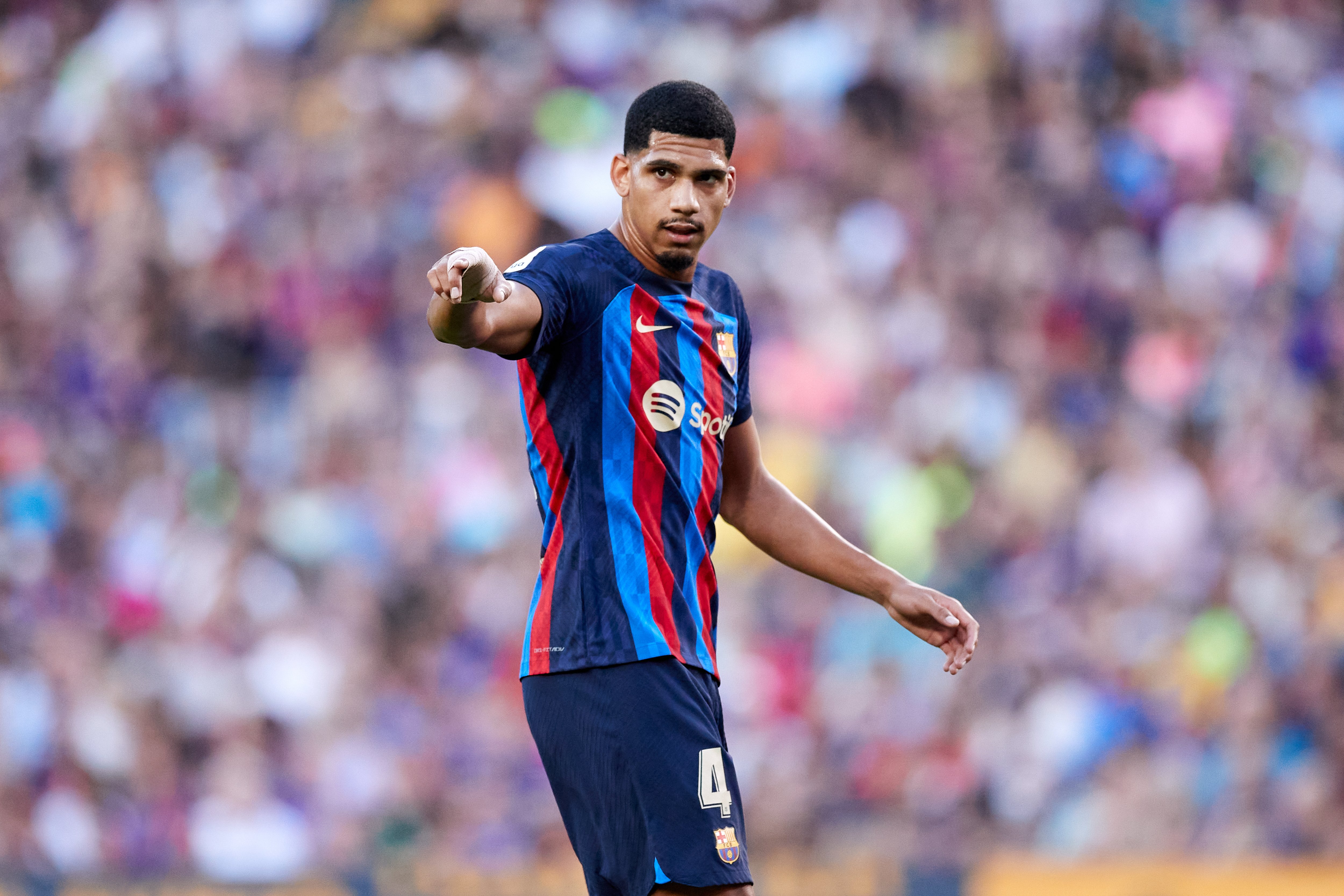 Quant pagarà la FIFA al Barça per compensar la lesió d'Araujo?