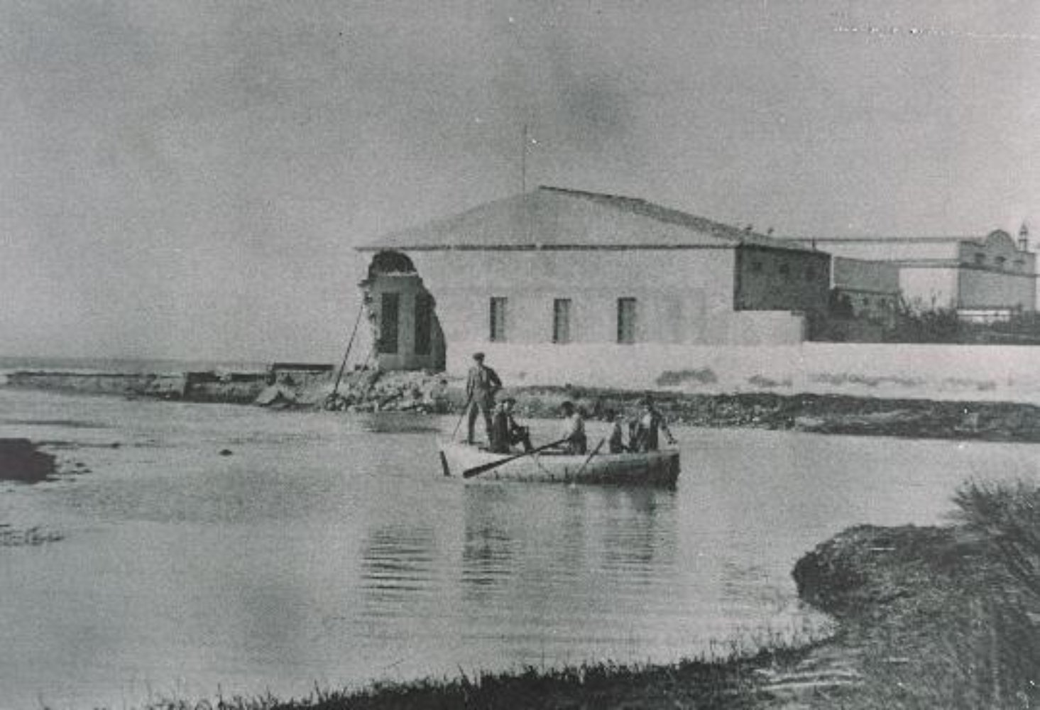 El aguacero de San Miguel se lleva el cementerio de Sant Feliu