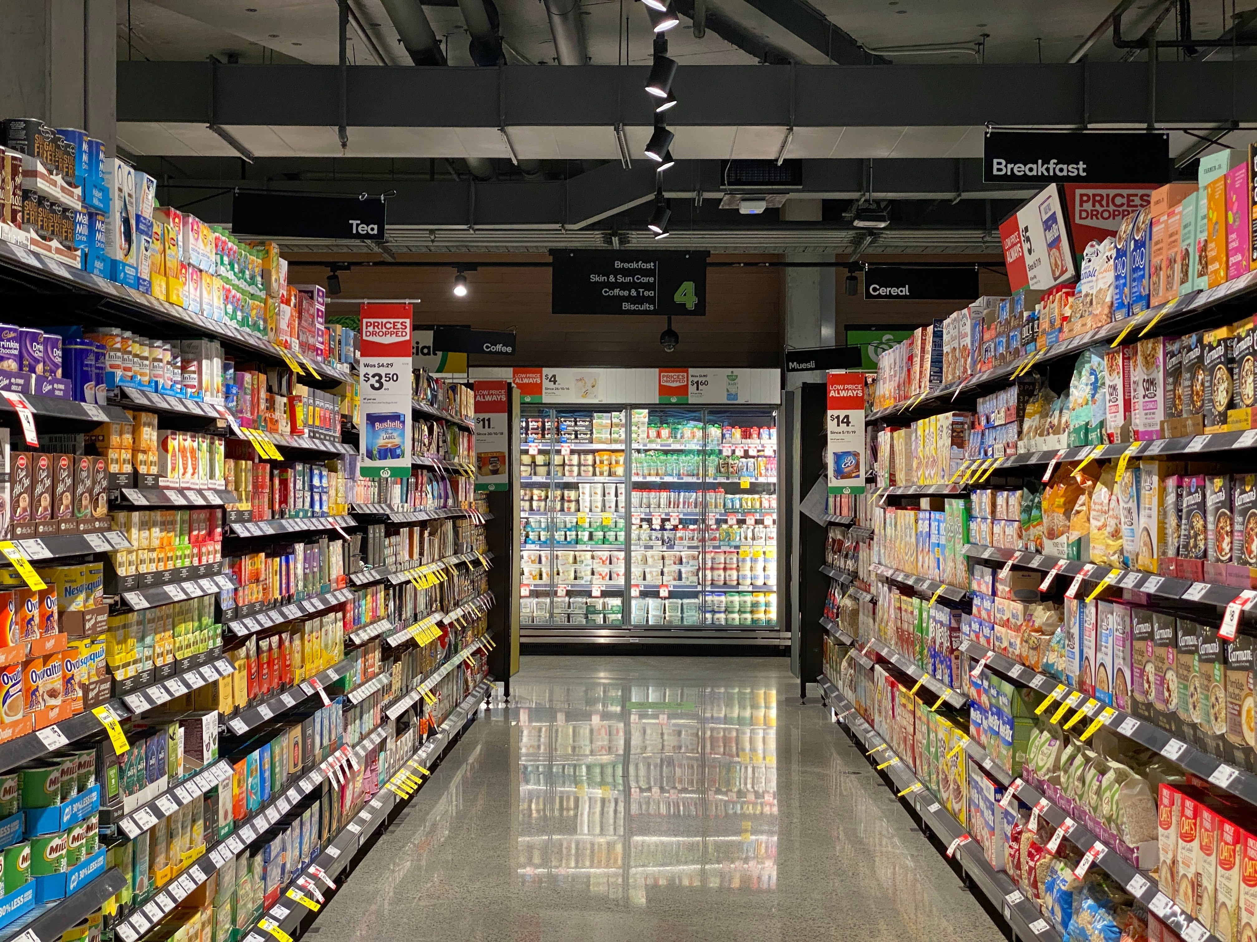 Denunciadas siete cadenas de supermercados por no aplicar la rebaja del IVA en los alimentos