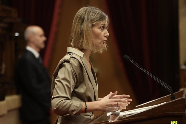 Debat politica general Parlament Jessica Albiach Comú mans / Foto: Montse Giralt