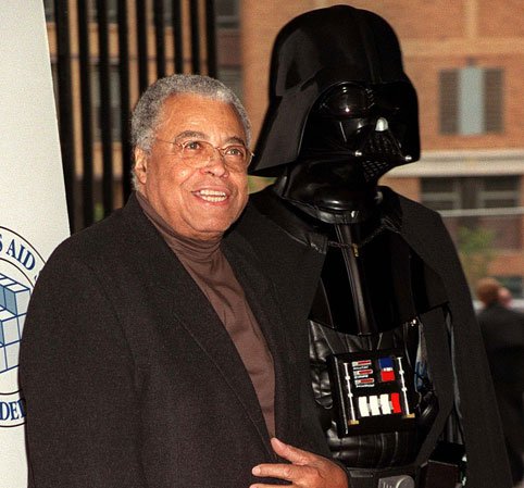 La inteligencia artificial hace eterna la voz inglesa de Darth Vader: siempre será James Earl Jones