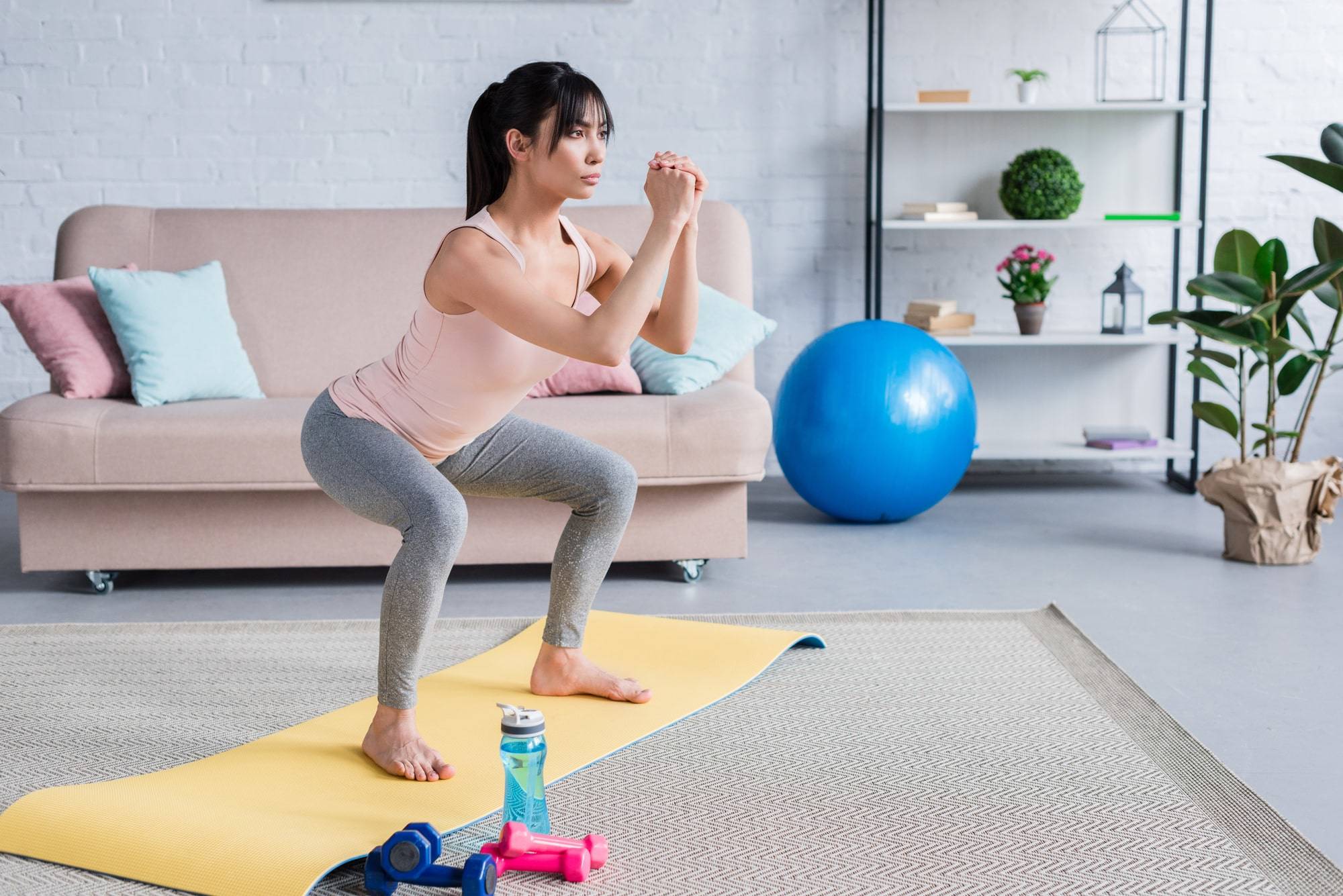 4 exercicis amb què pots posar-te en forma sense sortir de casa