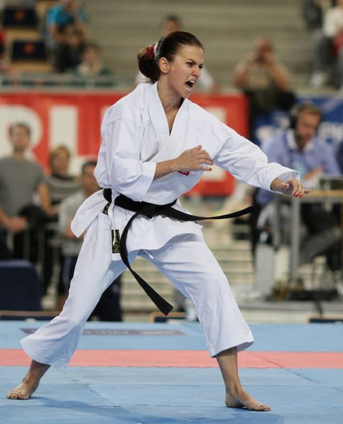 Lewandowska haciendo karate   Onet Sport