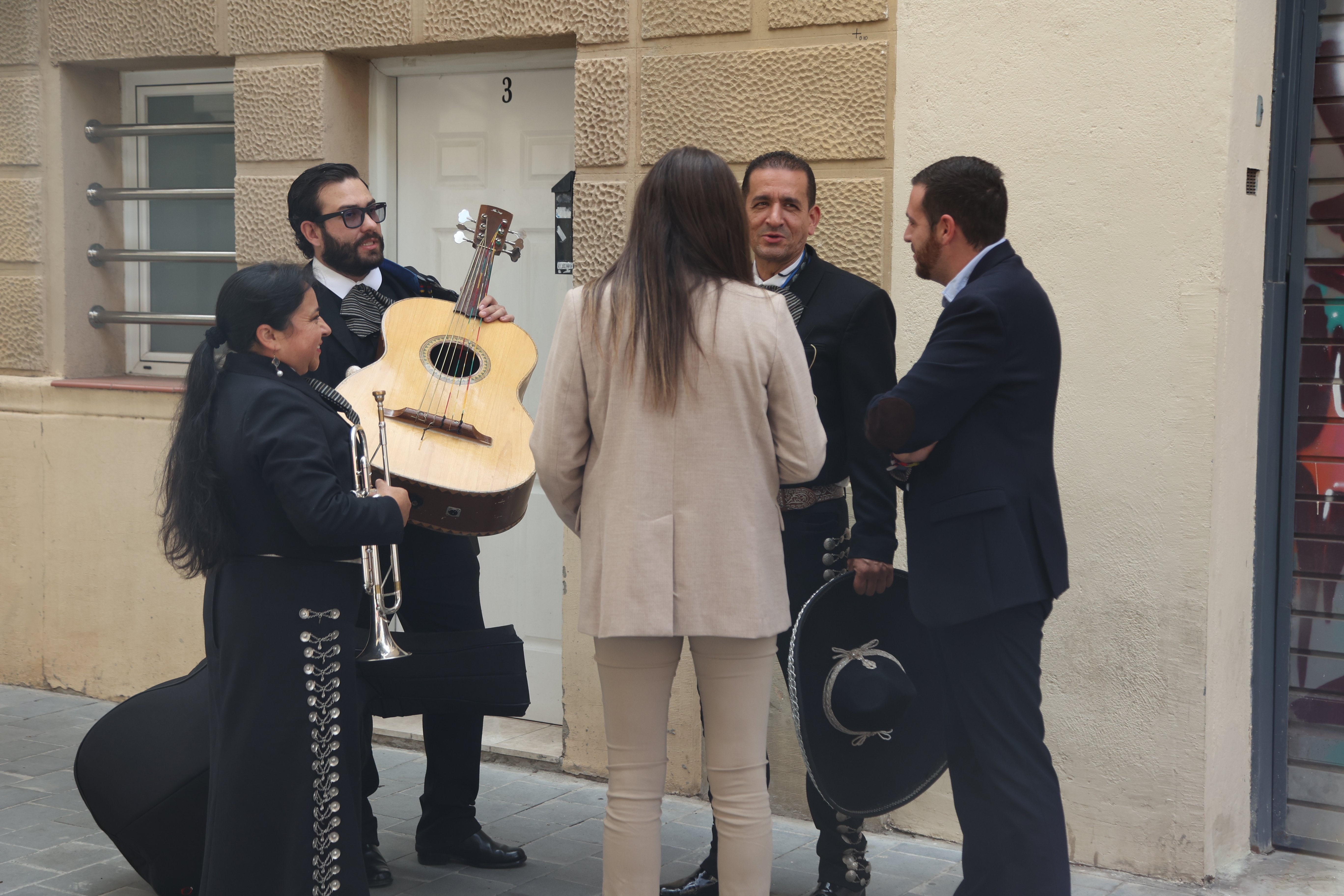 Els mariachis que Sabrià va enviar a la seu de Junts quan debatien la sortida del Govern