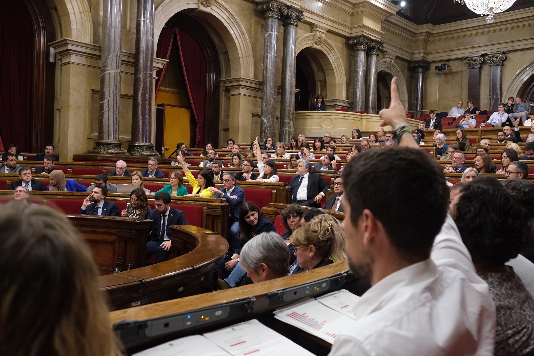 El Parlament avala mantener los impuestos de sucesión y patrimonio con el 'no' de Junts