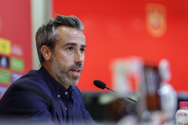 Jorge Vilda hablando seleccion española femenina / Foto: EFE