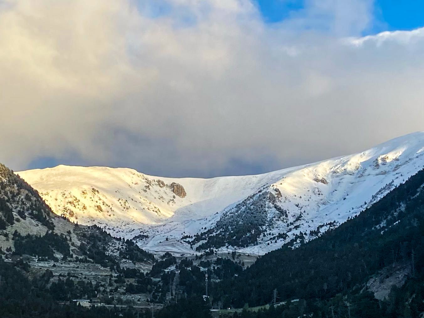 Primera nevada a Vallter 2000 / Foto: @ComandoConreriaTwitter