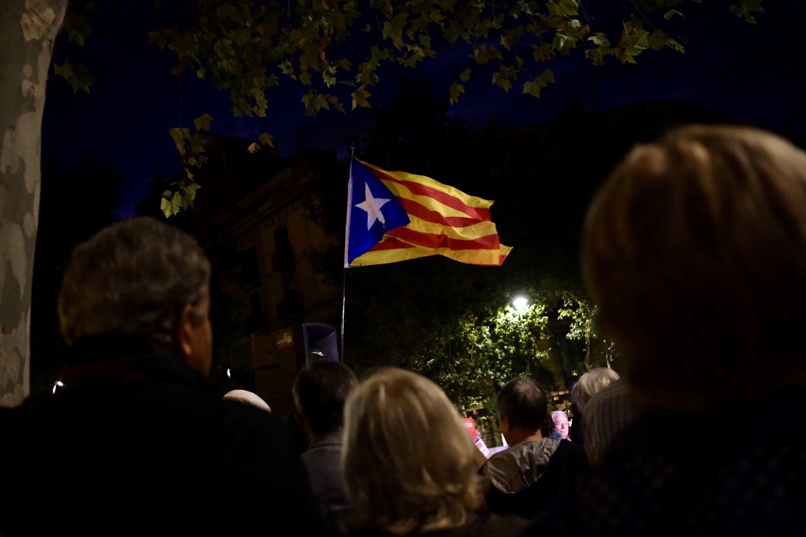 Els col·legis electorals es tornen a omplir per commemorar la nit que va fer possible el referèndum