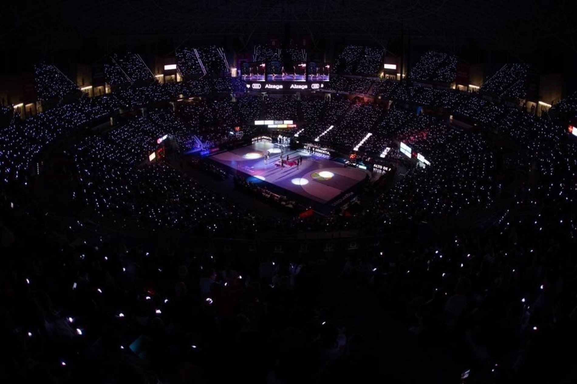 El Cazoo Baskonia debuta con victoria esta temporada y con un espectáculo al estilo 'Superbowl'