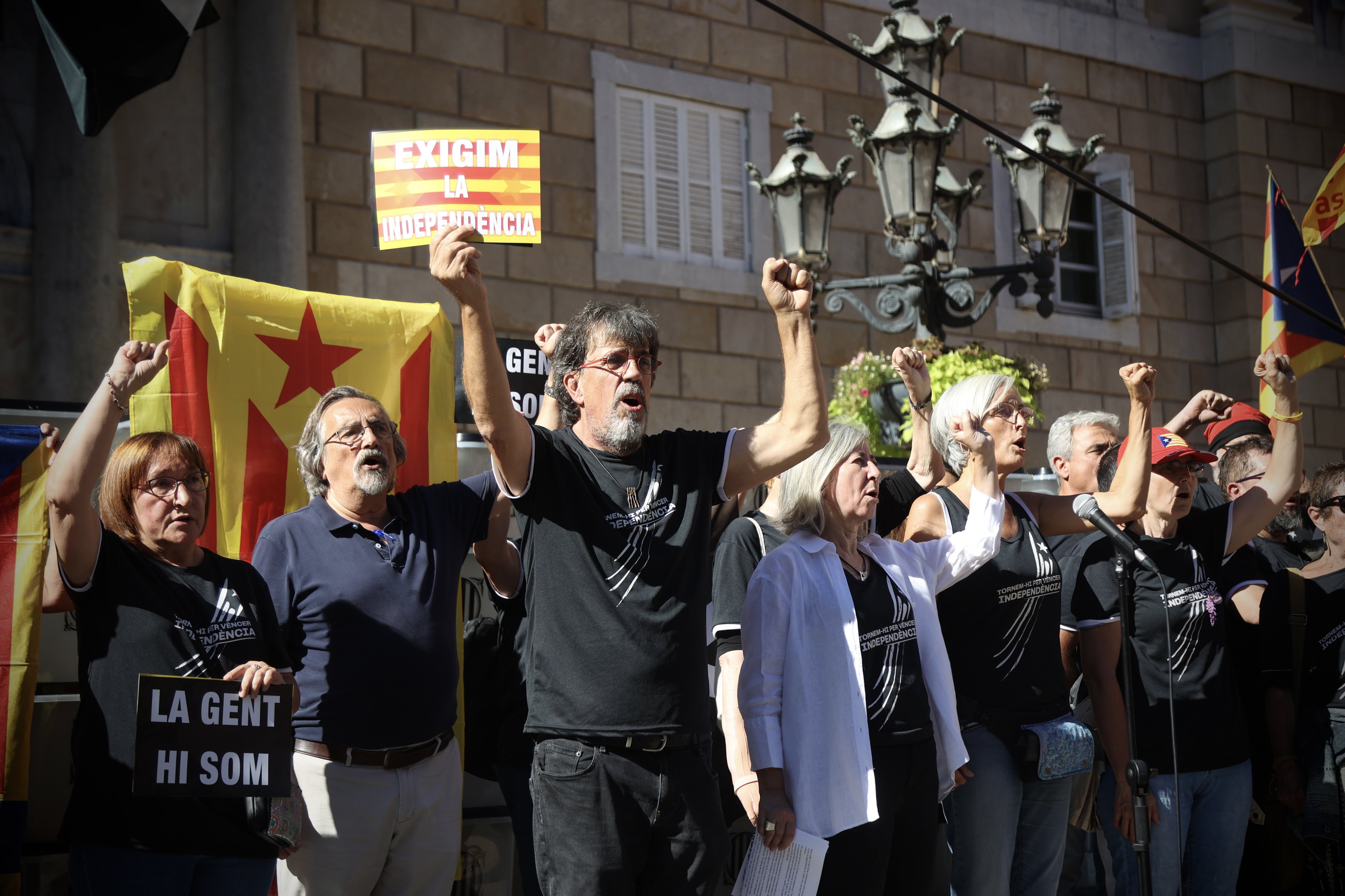 Surprise in Catalan National Assembly at emergence of an internal critical current