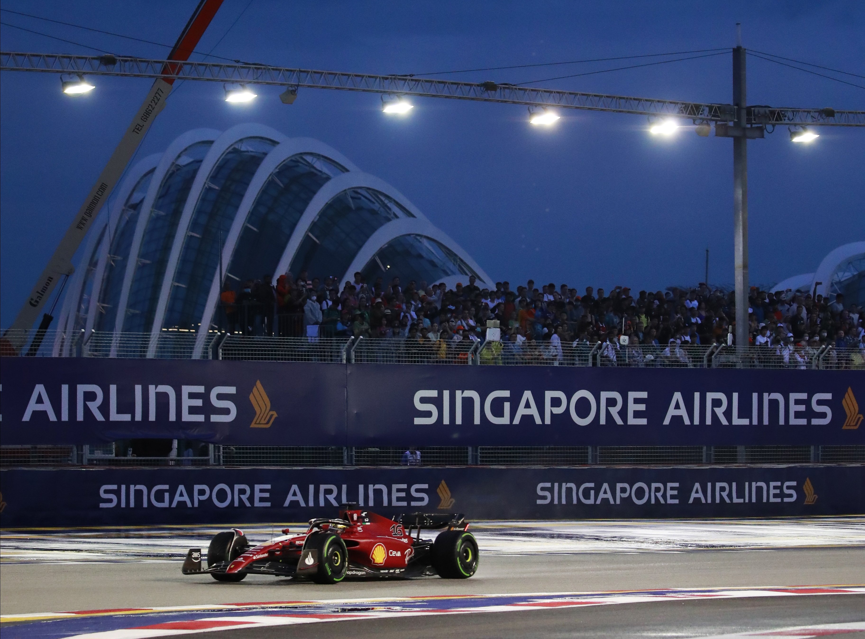 Leclerc se lleva la ajustadísima pole de todos contra todos en el GP de Singapur de Fórmula 1