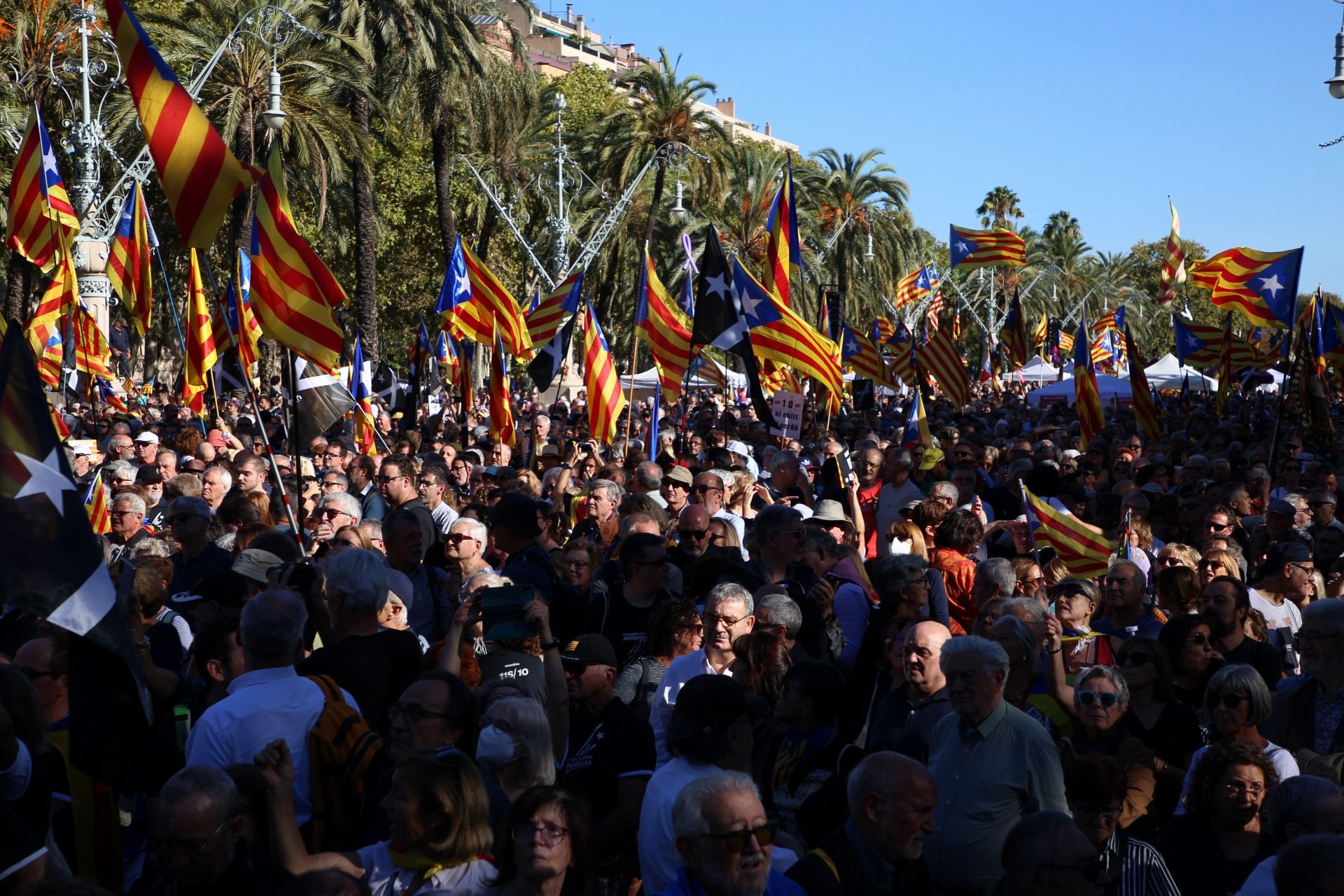 El 50% de los catalanes está en contra de la independencia y el 42%, a favor, según el CEO