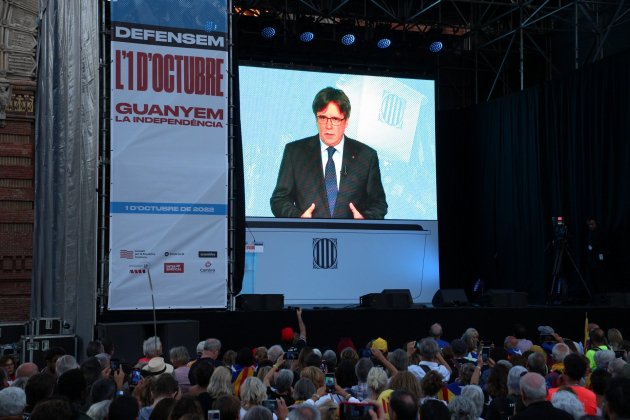 pla tancat 1 octubre concentració arc triomf cinquè aniversari Carles Puigdemont vista oberta/ Foto: Eva Parey