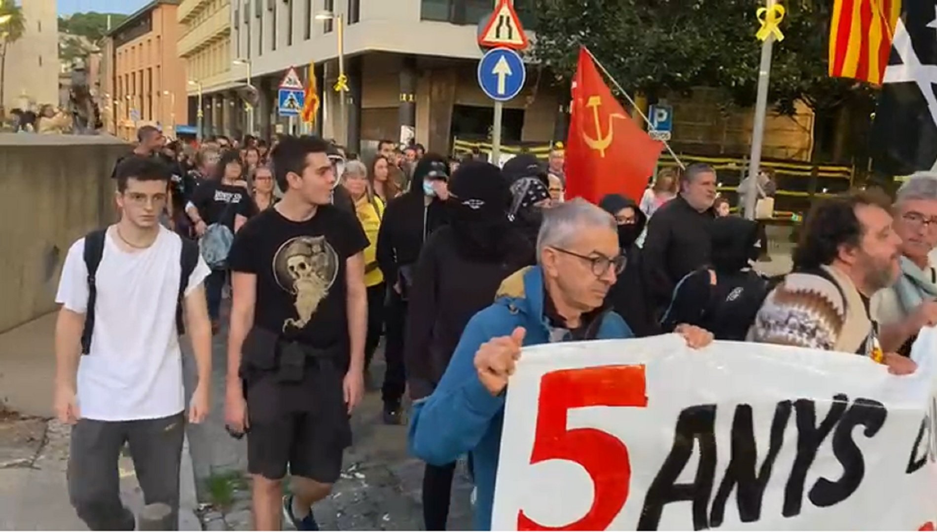 Manifestació 1 O Girona, encaputxats