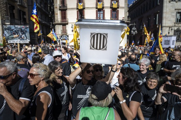 urnes 1 octubre urna votació plaça sant jaume cinquè aniversari / Foto: Montse Giralt