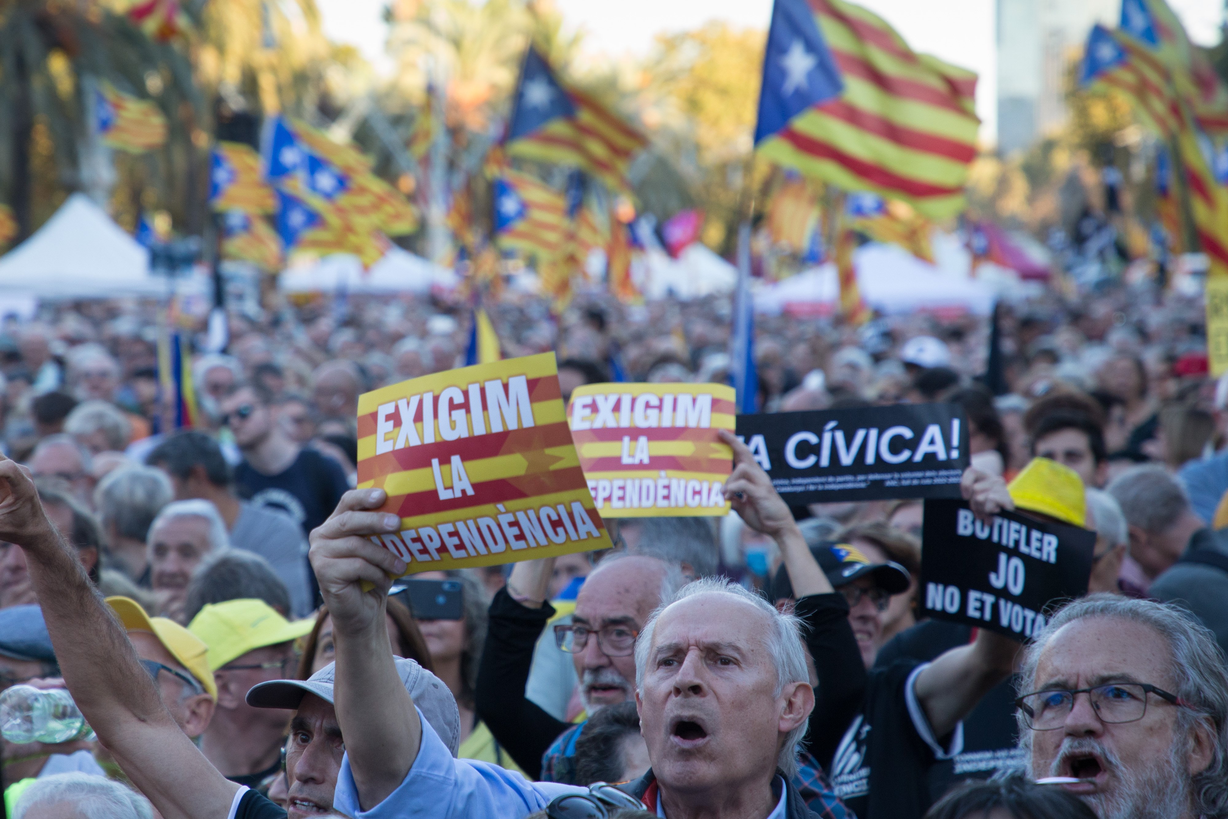 Malestar còsmic a l’acte unitari pels cinc anys de l’1 d’Octubre: “Govern dimissió”