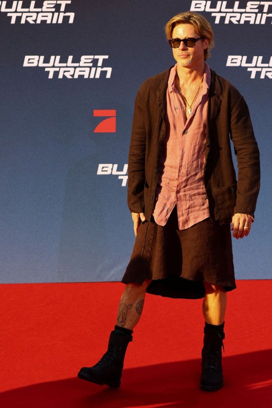 Brad Pitt amb faldilla|falda Brad Pitt amb faldilla|falda