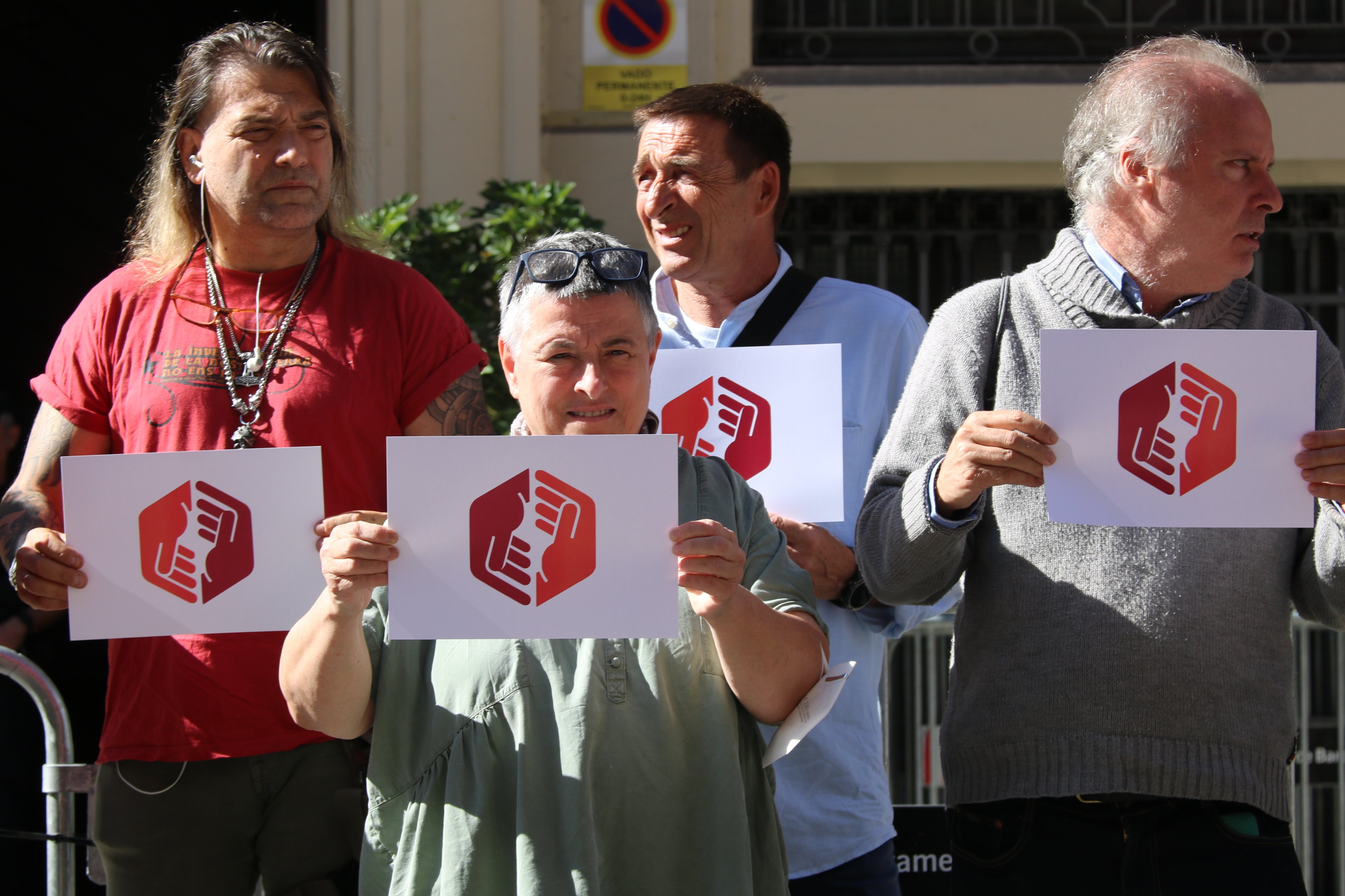 Protesta de la Plataforma 3 d'Octubre a la comissaria de Via Laietana per la repressió policial