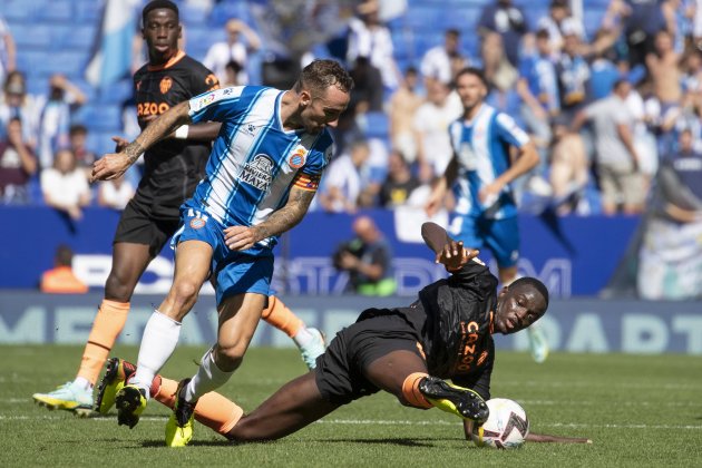 Sergi Darder Mouctar Diakhaby Espanyol Valencia / Foto: Marta Pérez - EFE