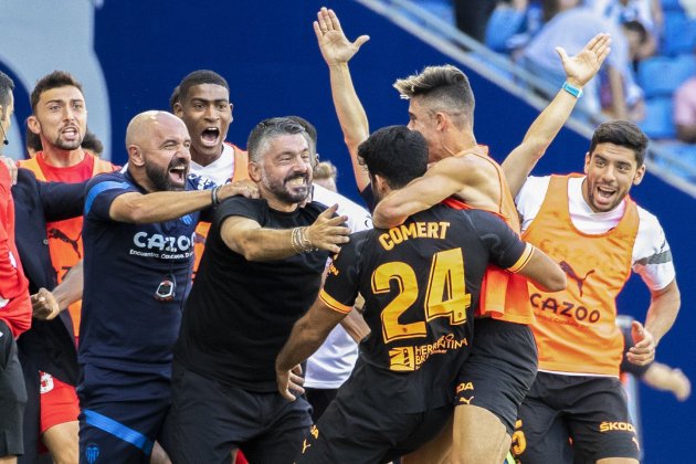 Gennaro Gattuso Eray Cömert Espanyol Valencia / Foto: Marta Pérez - EFE Gennaro Gattuso Eray Cömert Espanyol Valencia / Foto: Marta Pérez - EFE