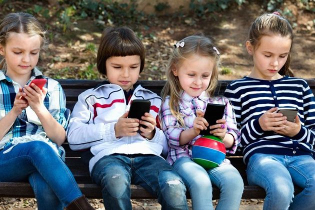 Nens i mòbils