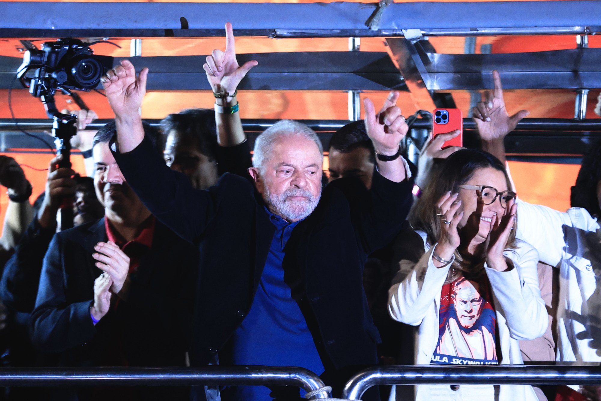 Elecciones Brasil: Lula gana la primera vuelta pero Bolsonaro le pisa los talones