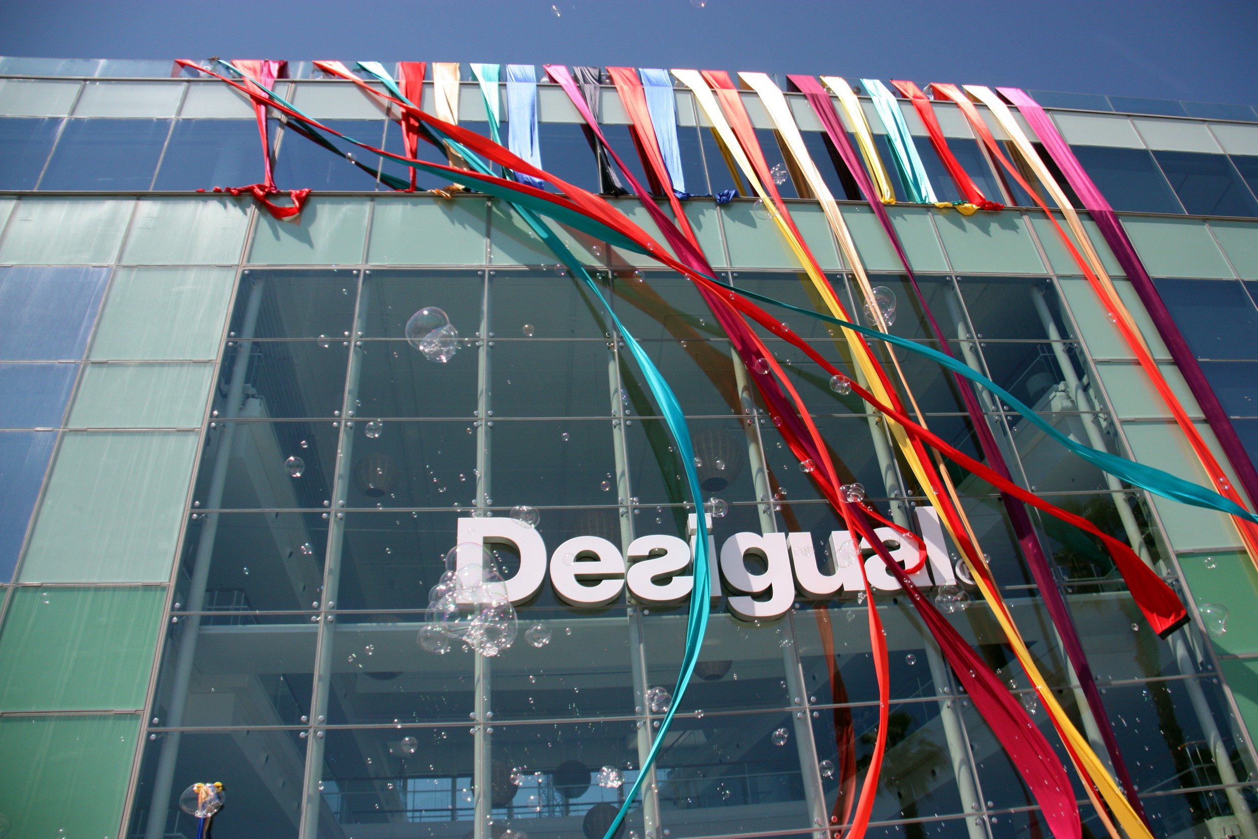 Desigual tanca el 2017 amb 47 milions, una caiguda del 33% respecte al 2016