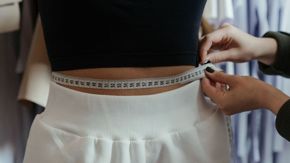 ¿Cuántos abdominales debo hacer al día para perder grasa?