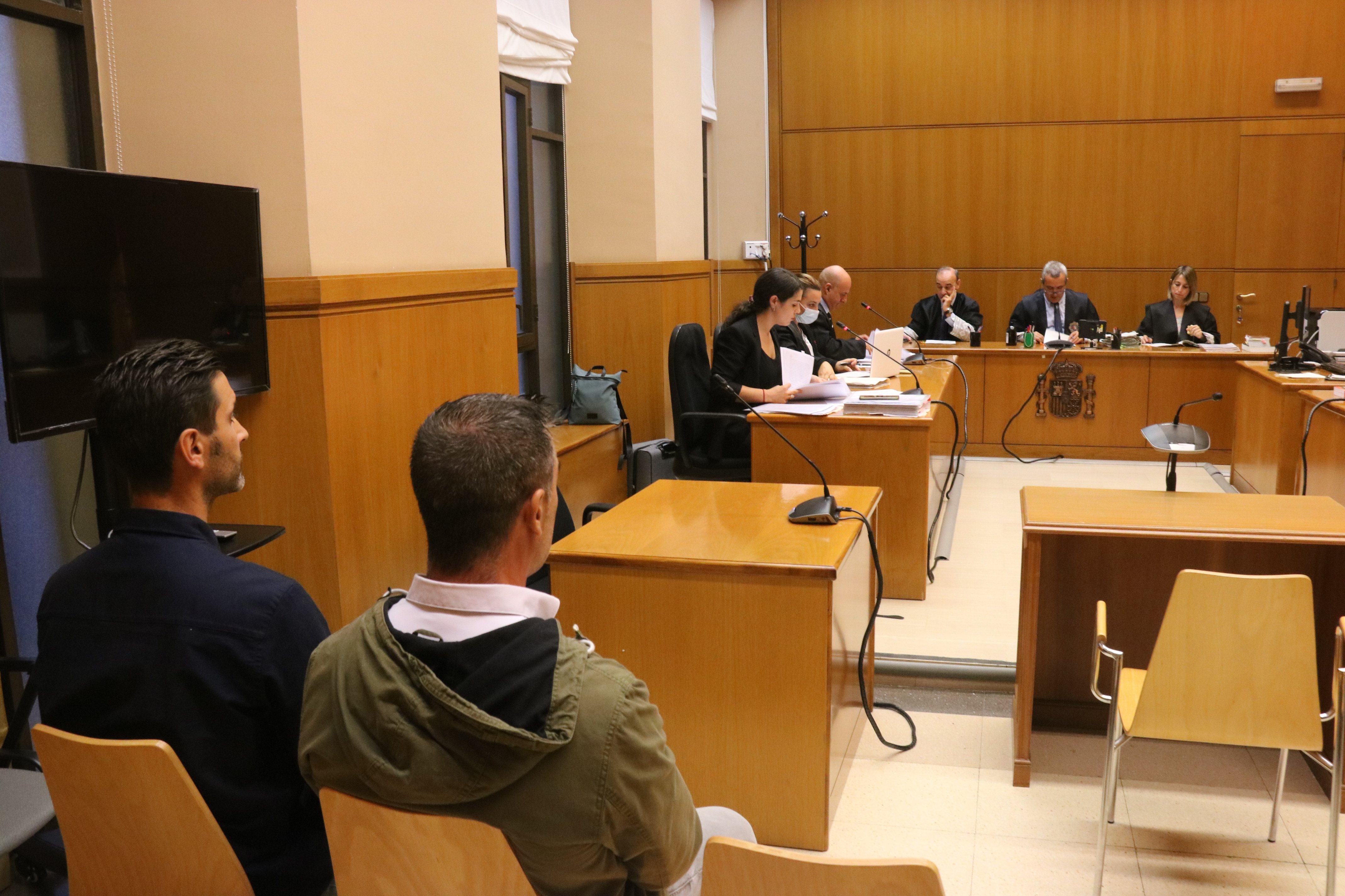 Youth asks judge to jail Spanish policemen for beating him in Via Laietana police station