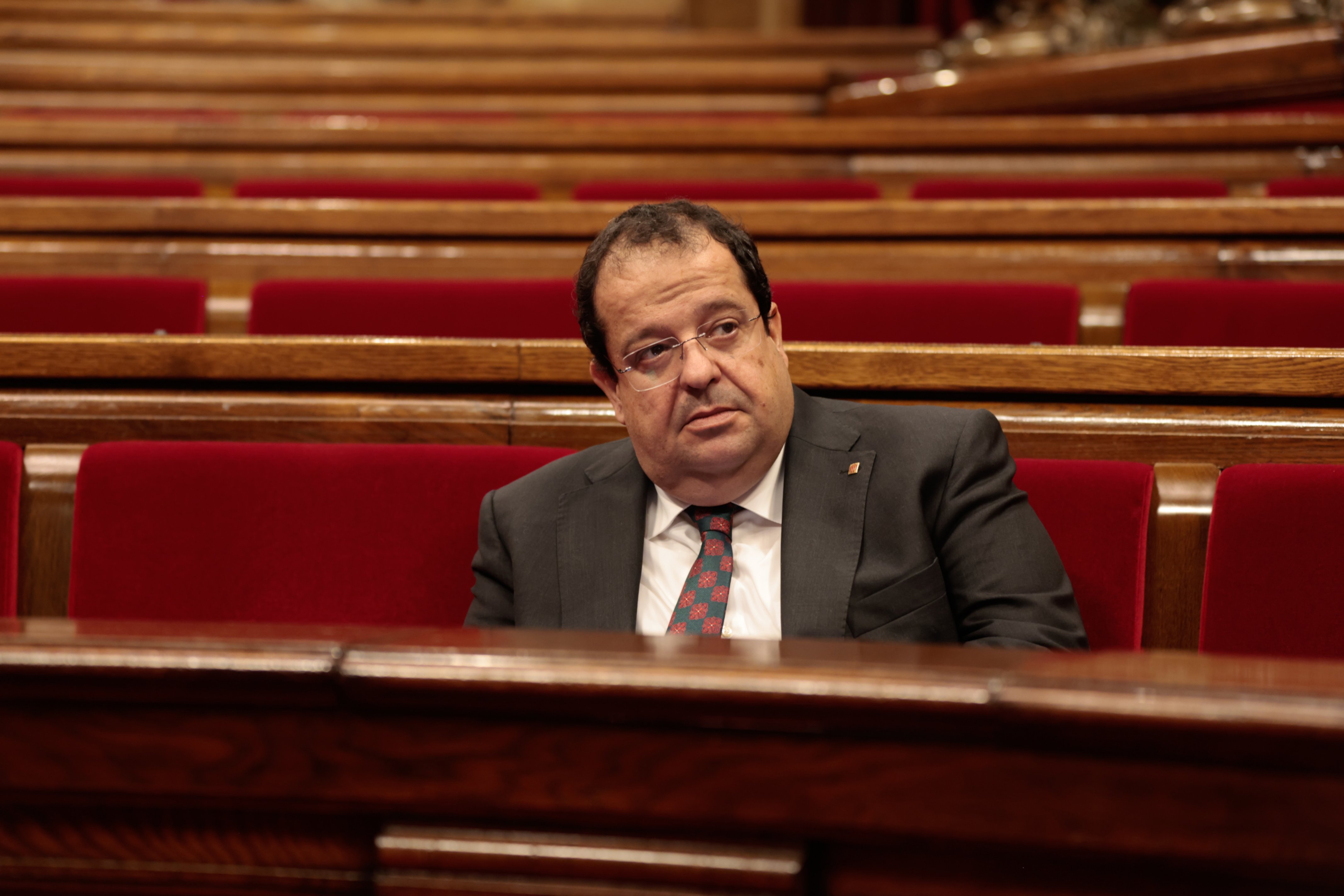 Elena defiende en el Parlament la cúpula de los Mossos pero envía un aviso a navegantes