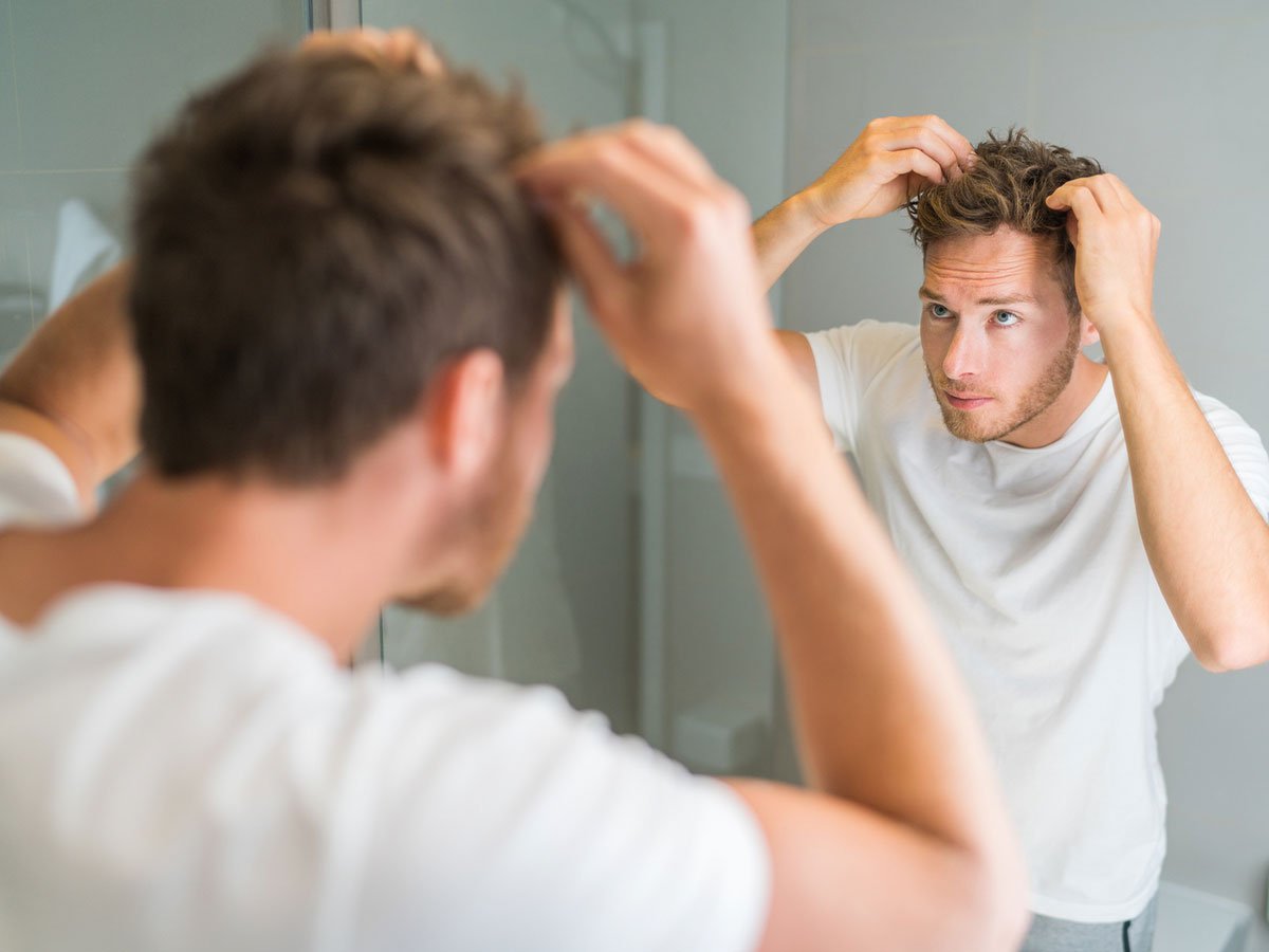Psoriasis en el cuero cabelludo: estas son sus causas y síntomas