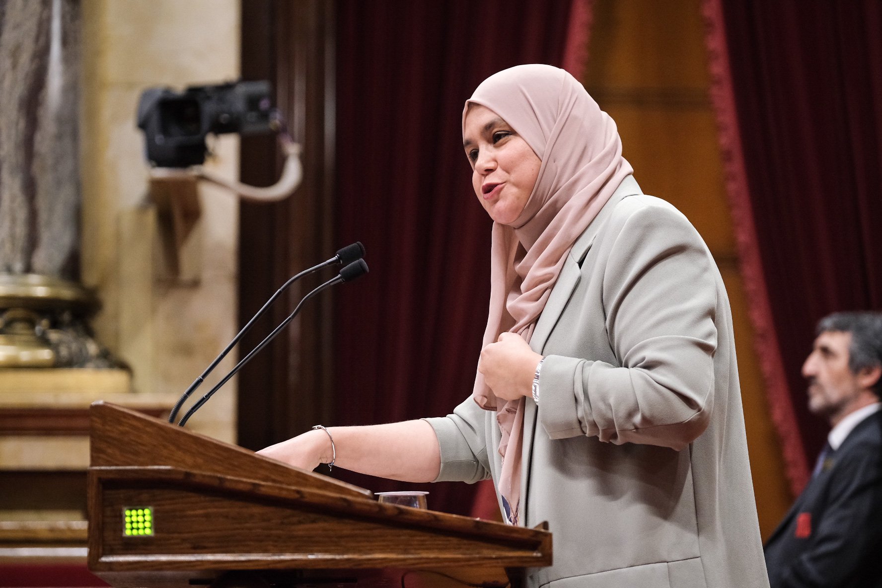 La diputada Najat Driouech (ERC) acusa Laura Borràs de "normalitzar" l'extrema dreta