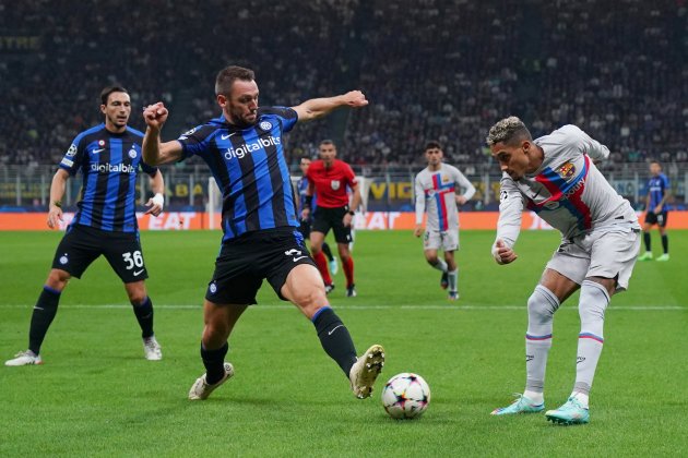 Raphinha centre de Vrij Inter de Milan Barça / Foto: Europa Press