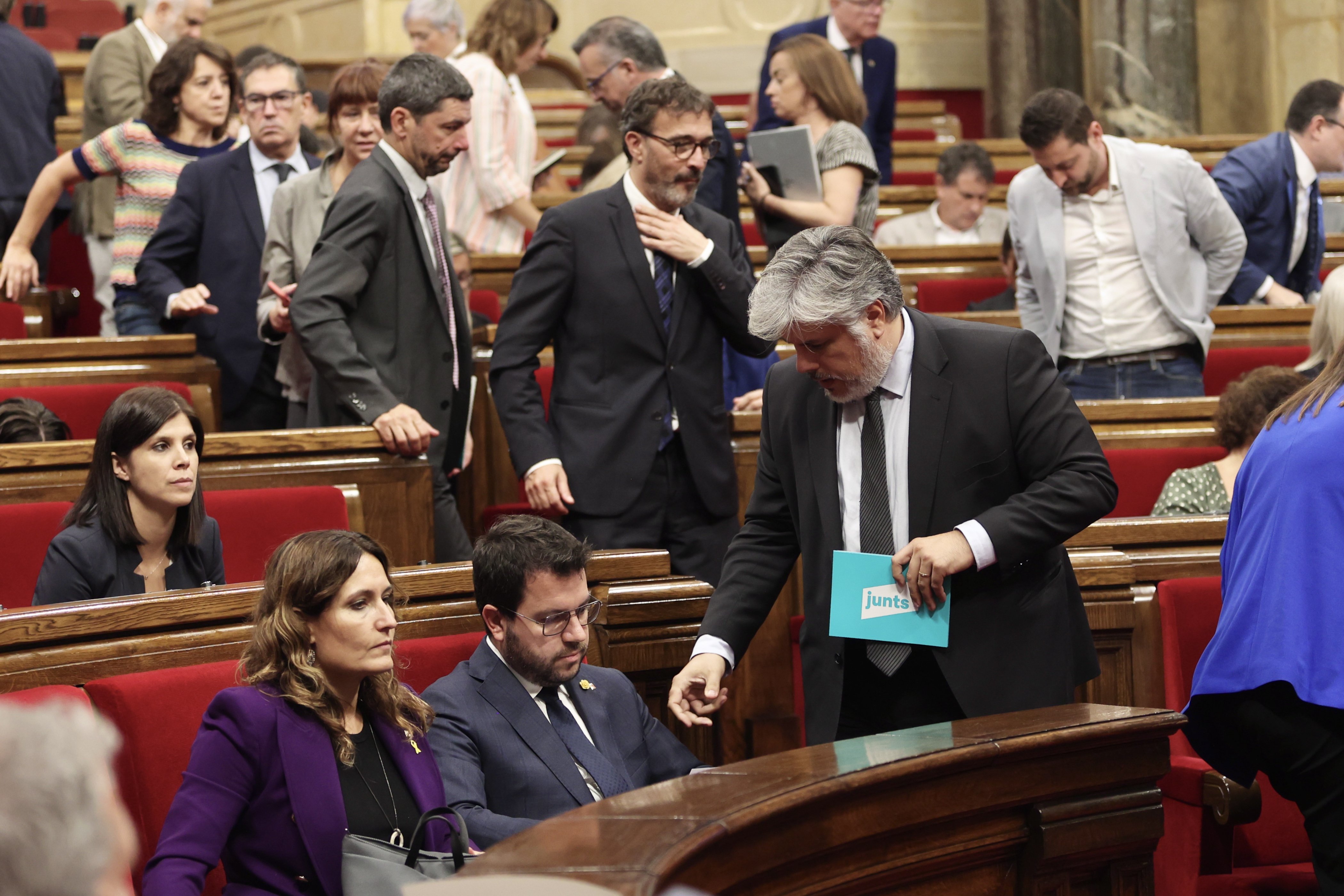 El Govern garantiza a Junts en la reunión de presupuestos que no congelará las 'embajadas'