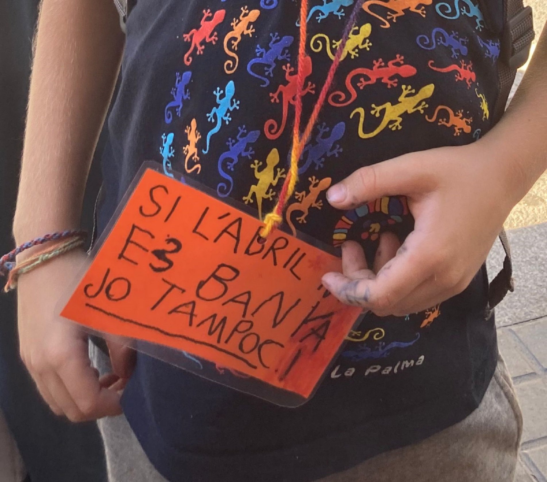 Alumnes d'una escola de Barcelona es planten per donar suport a una companya amb autisme