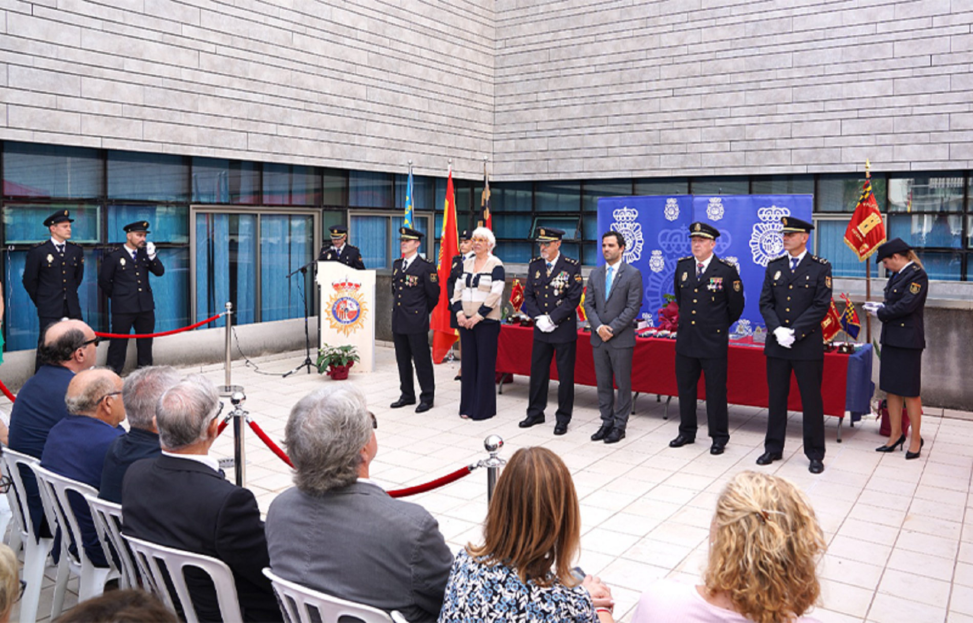 Estalla el escándalo: La policía española premia a un líder de ultraderecha