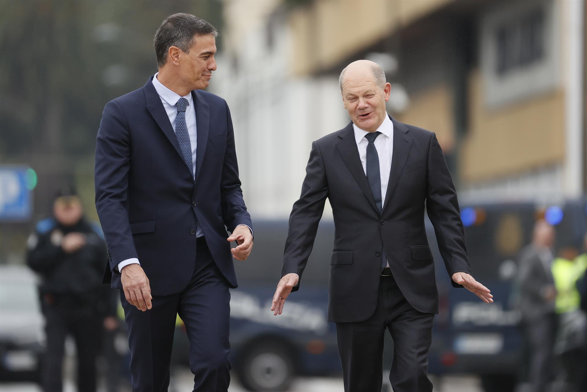 Sánchez y Scholz intentan presionar a Macron: "Es muy importante que el Midcat funcione en el 2025"