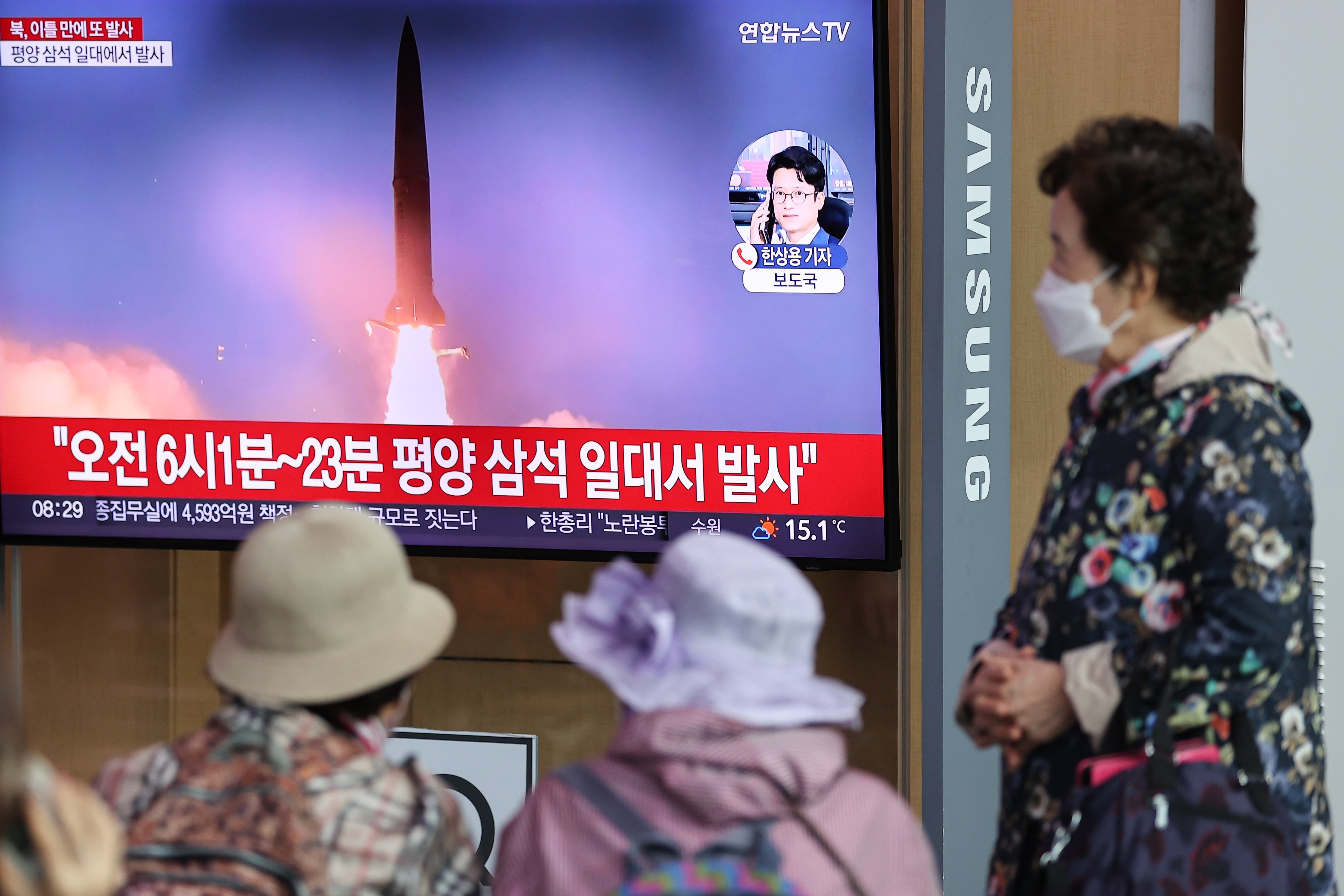 Corea del Nord hi torna: dispara dos míssils més