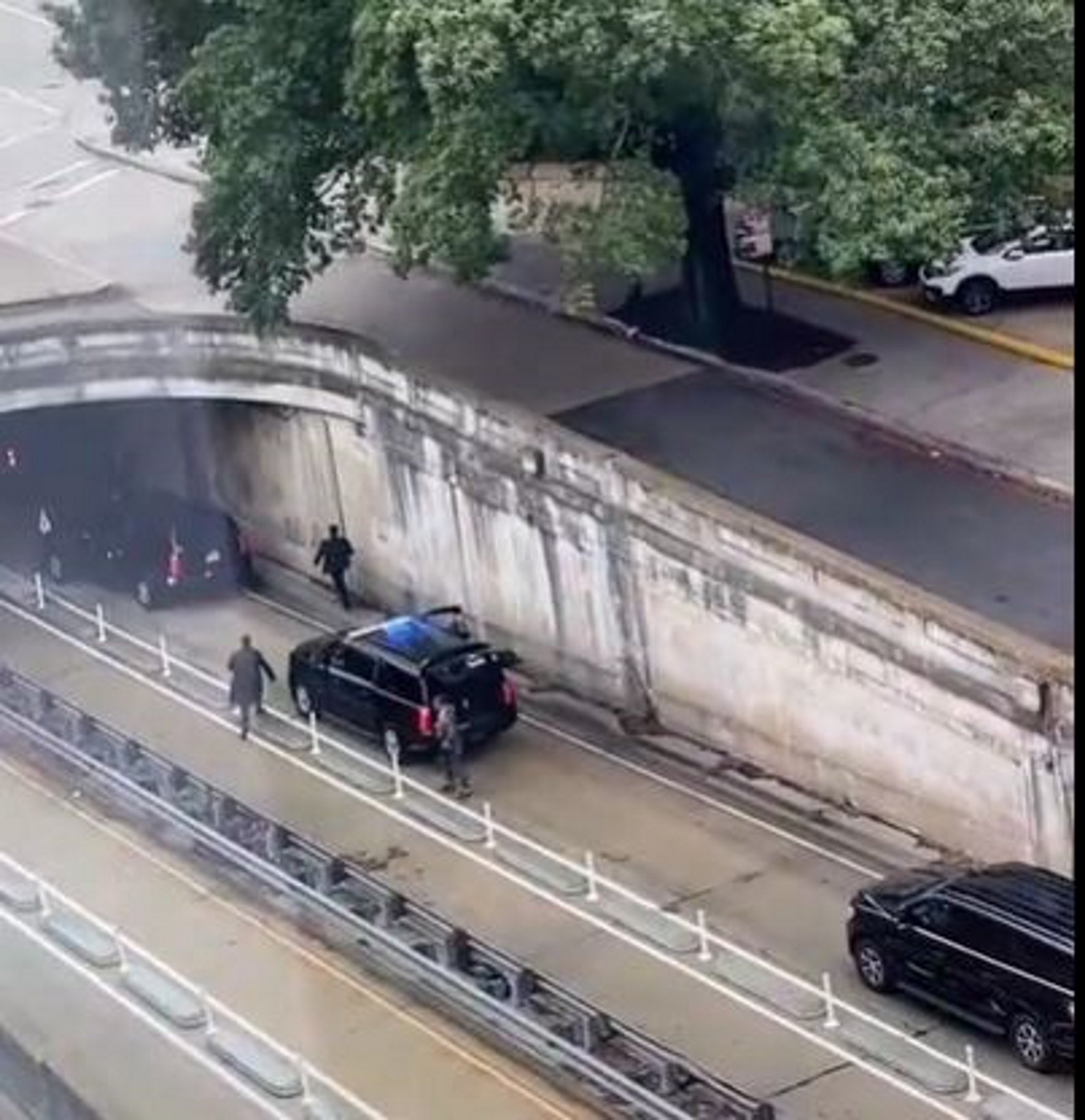 La vicepresidenta Harris sufre un accidente de coche: polémica con los servicios secretos | VÍDEO