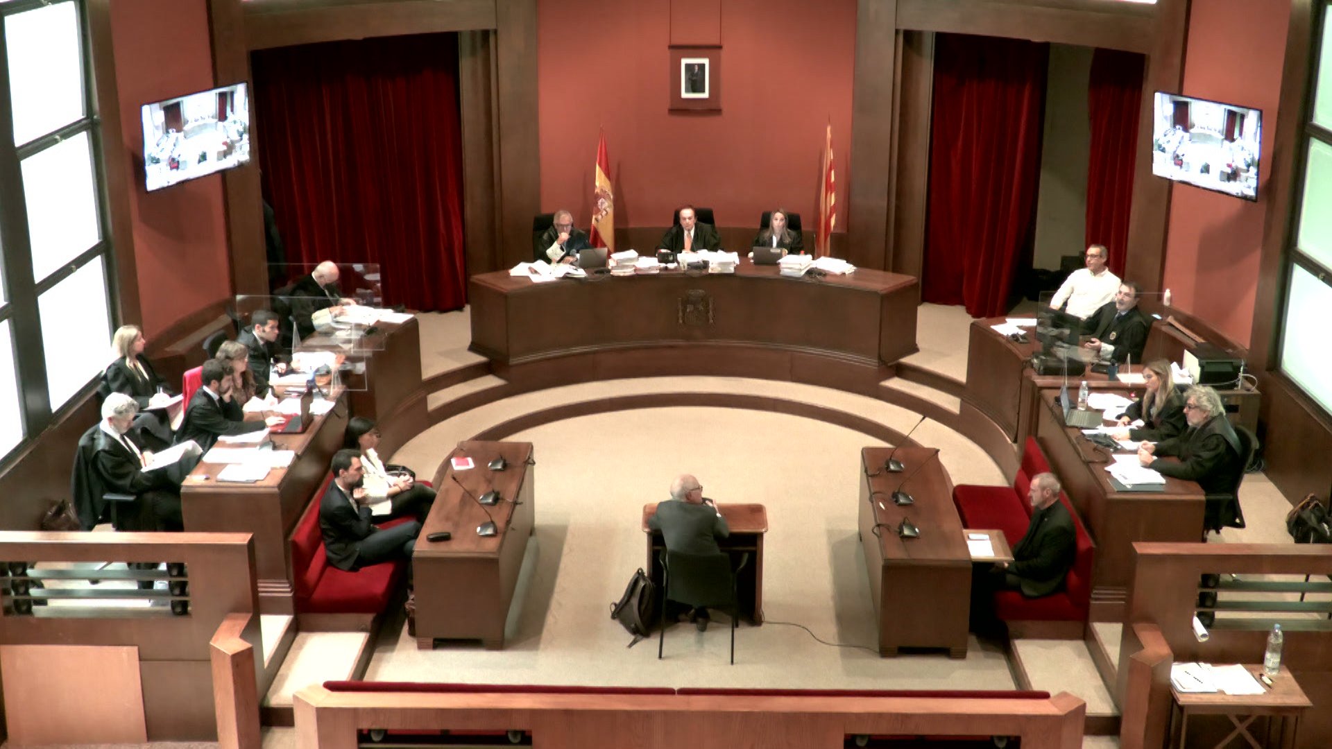 Els caps jurídics del Parlament afirmen que Torrent i exmembres de la Mesa no van desobeir el TC