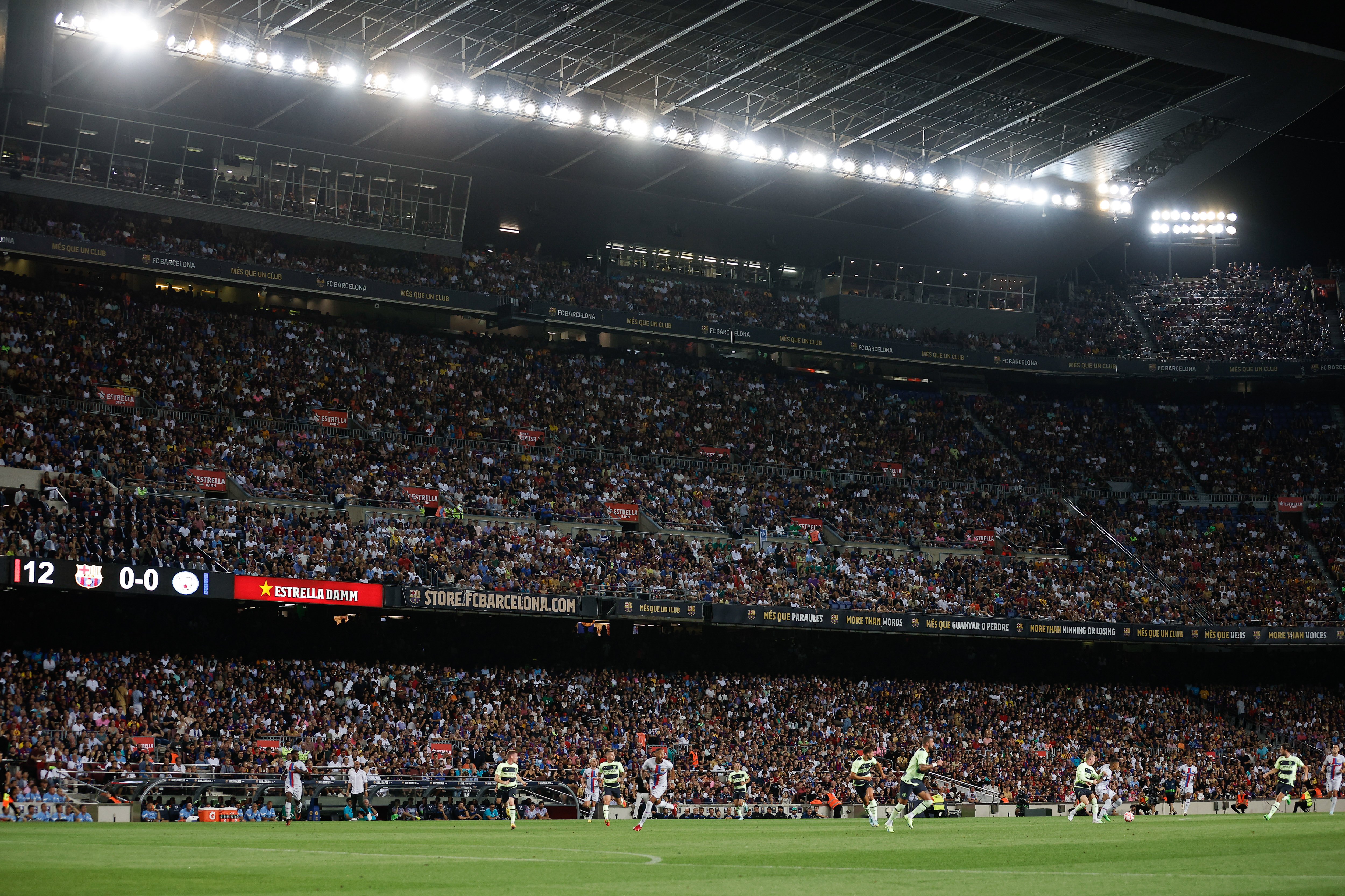 El Camp Nou vuelve a llenarse y mejora los números de antes de la pandemia