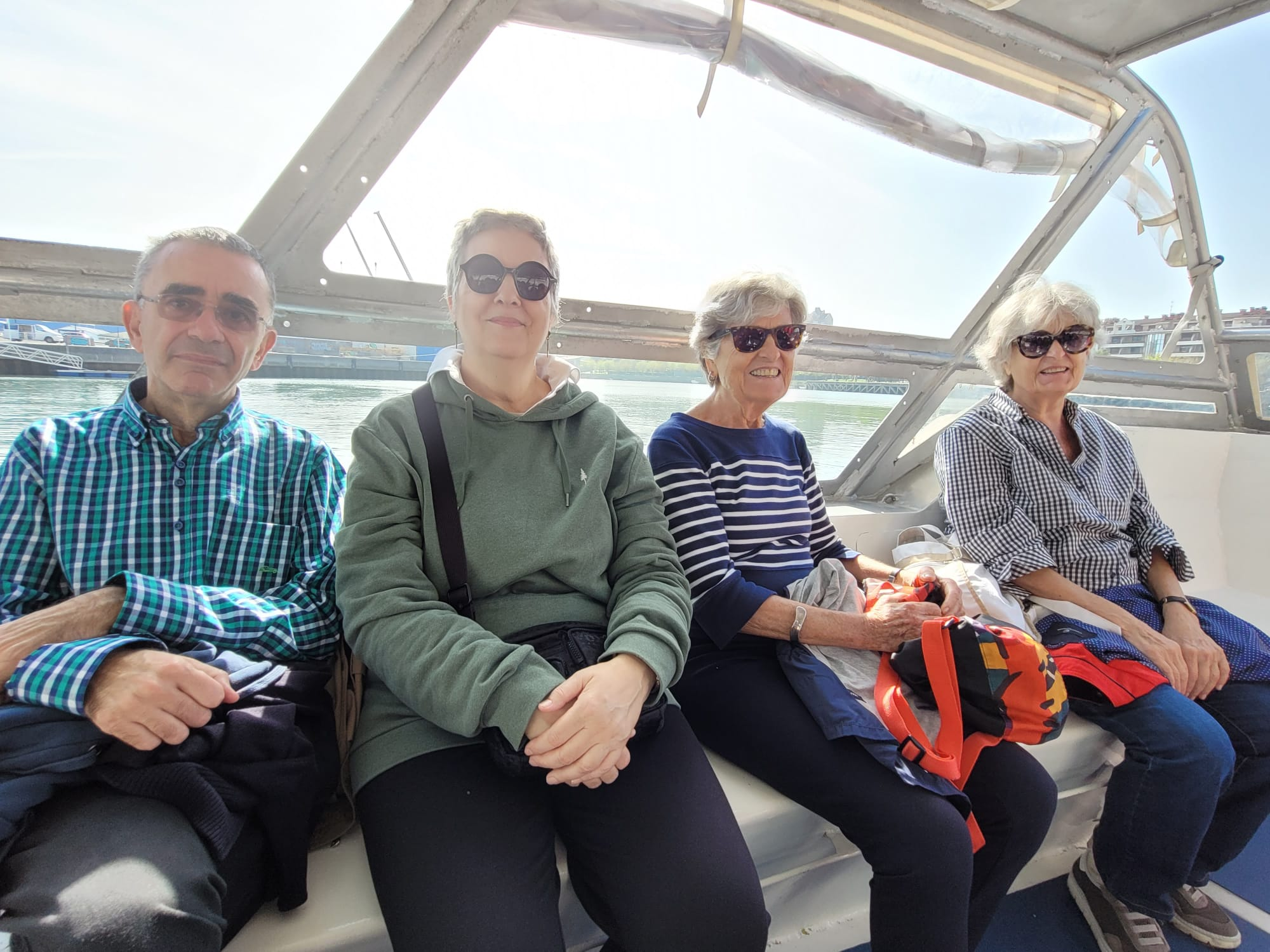 Nuestros viajeros a bordo del barco del Geoparke. Zumaia