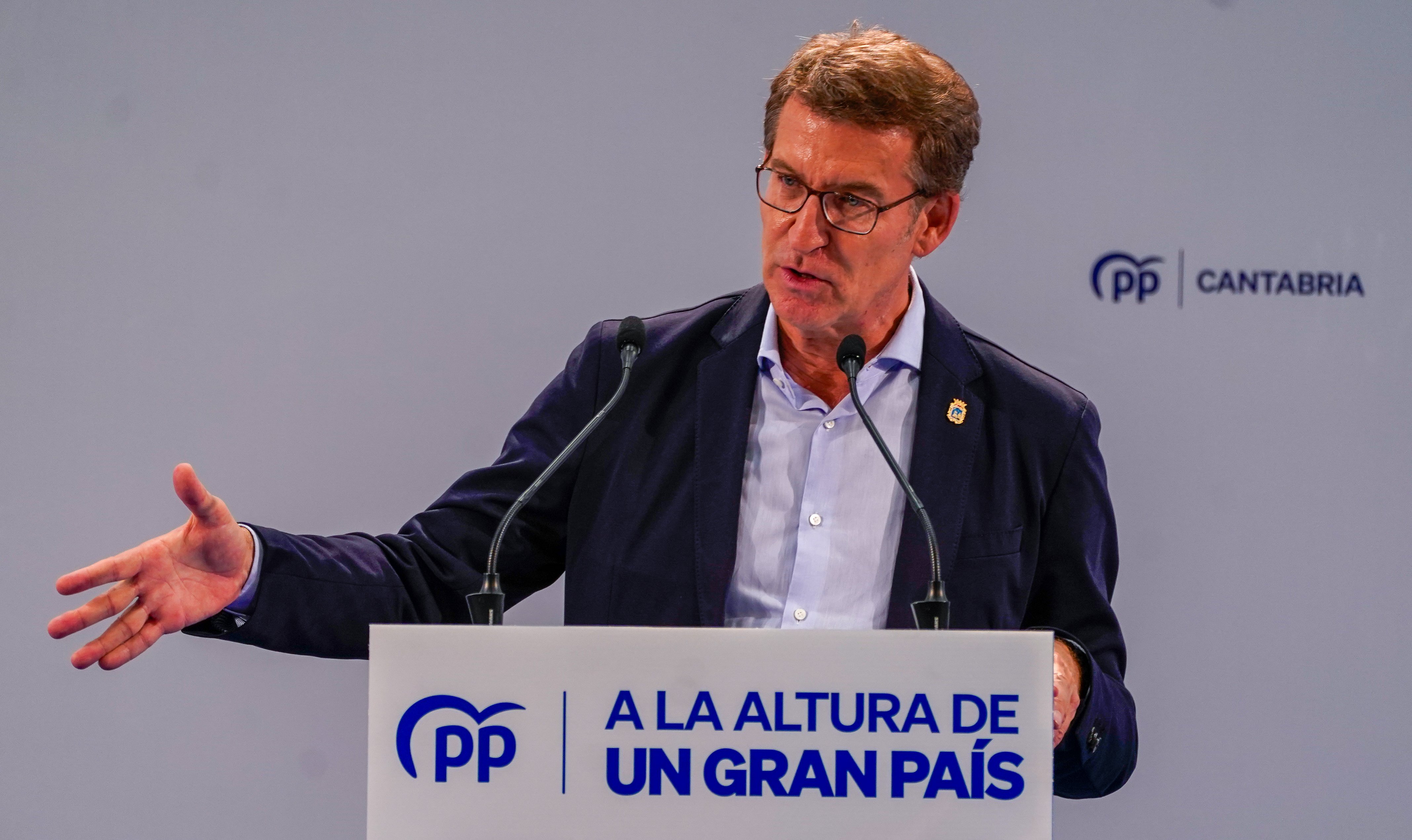 Feijóo insta a Sánchez a evitar que el PSC pacte con ERC después de la salida de Junts del Govern