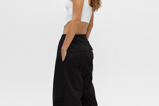 Pantalón parachute Pantalón parachute