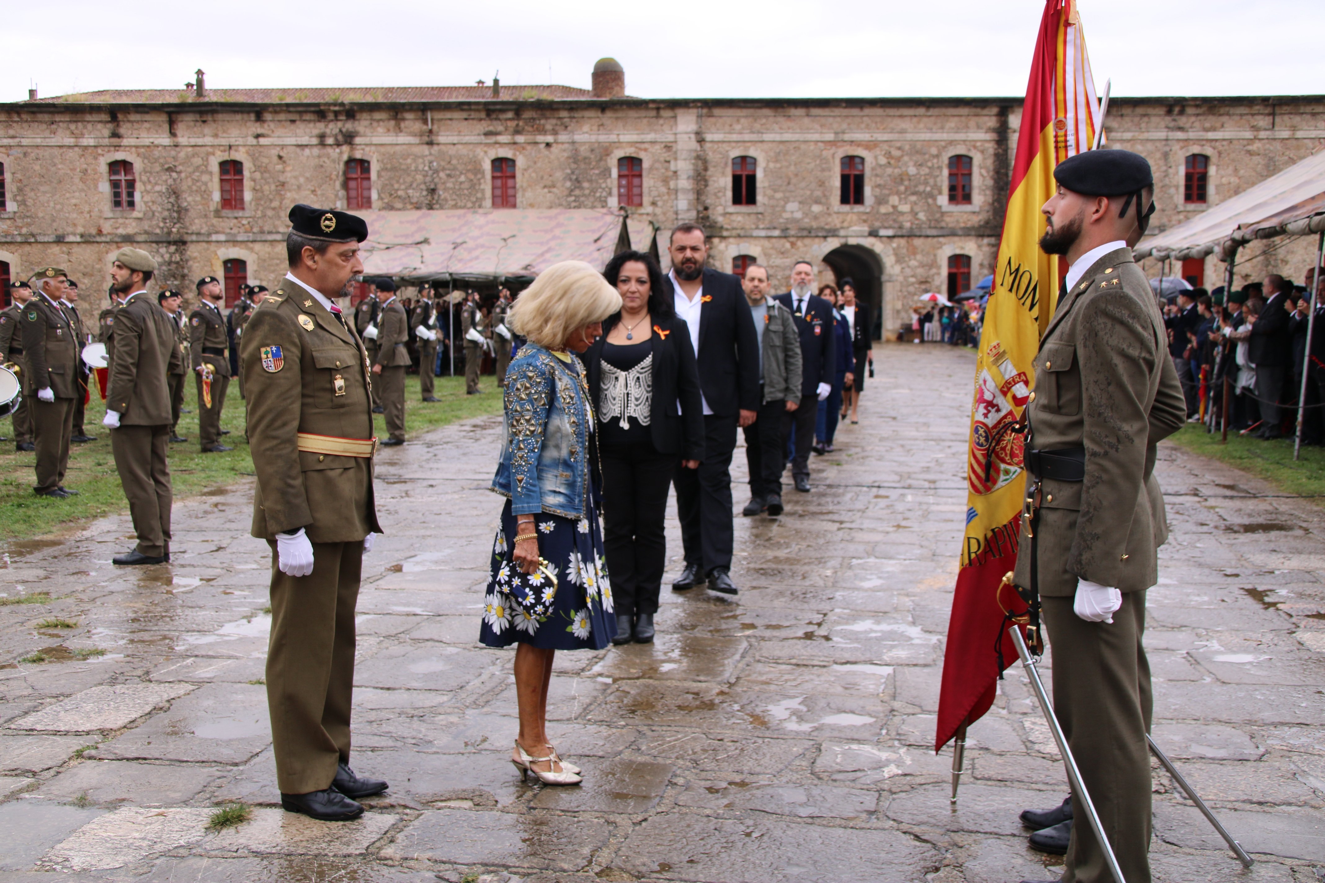 jura bandera española castillo higueras san ferran 12 octubre acn