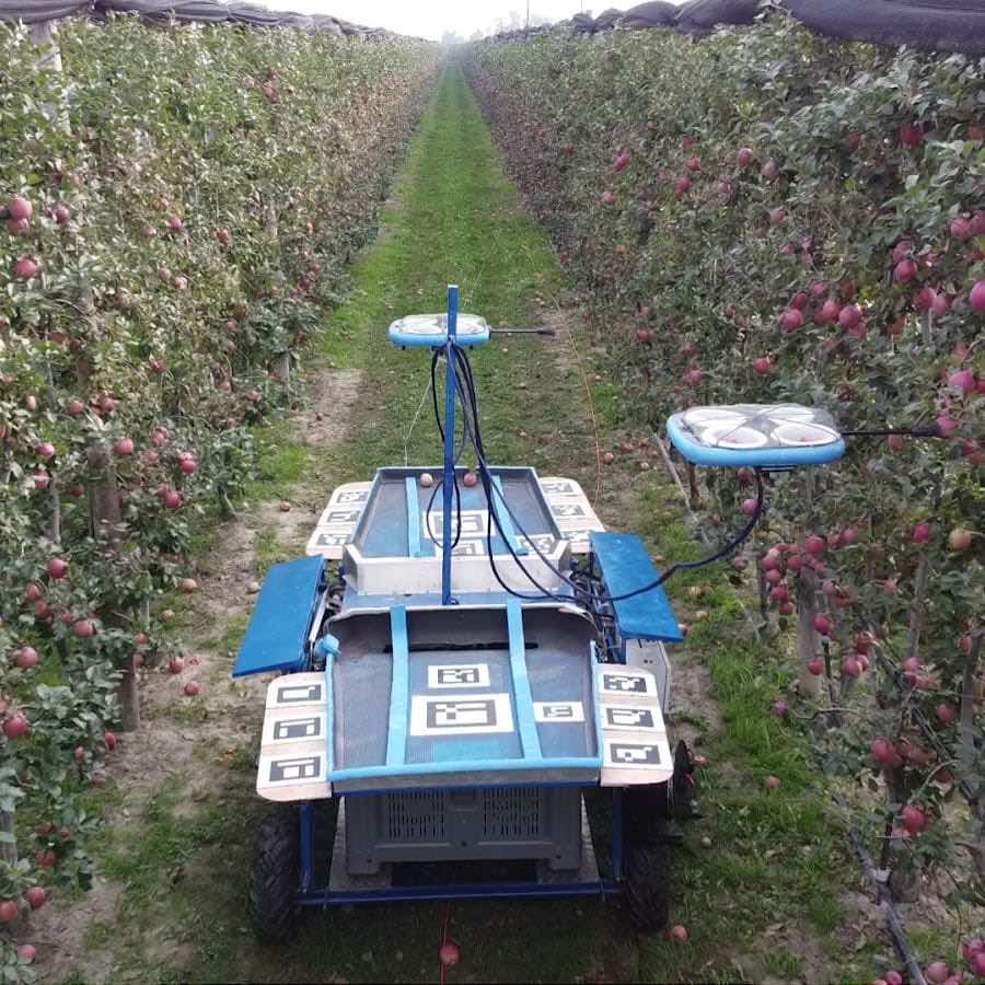 Adeu als temporers: robots voladors autònoms cullen ja la fruita a Israel