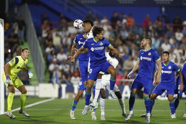 Militao gol cabeza Getafe Real Madrid / Foto: EFE Militao gol cabeza Getafe Real Madrid / Foto: EFE