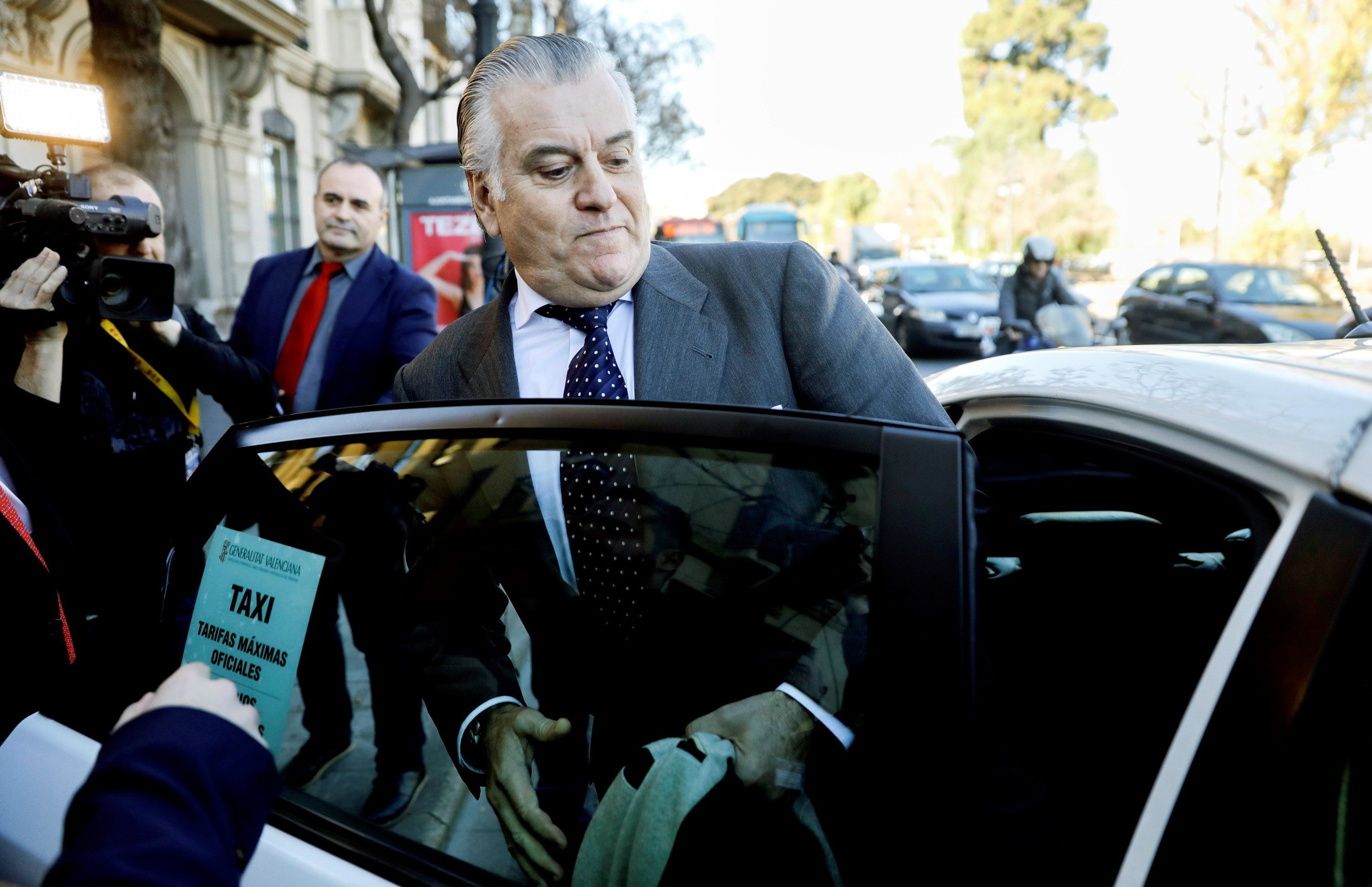 Ex-treasurer of Spain's PP agrees to tell all at corruption trial: "Rajoy knew"